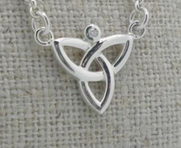 Baby necklace and B necklace For iphania