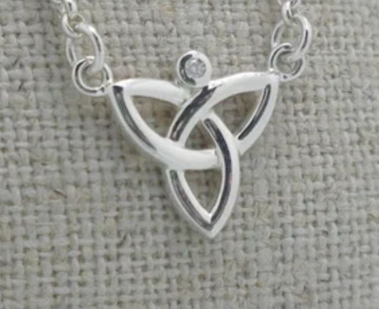 Baby necklace and B necklace For iphania